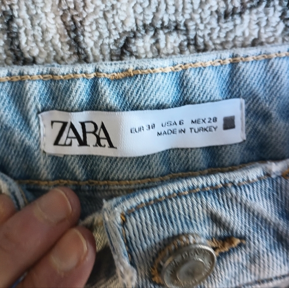 Zara High Rise Baggy Jeans Size 6 Button Fly Light Wash Raw Hem Destroyed - Picture 9 of 14